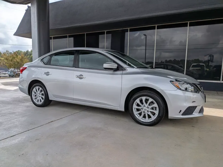 2019 Nissan Sentra SV photo 1
