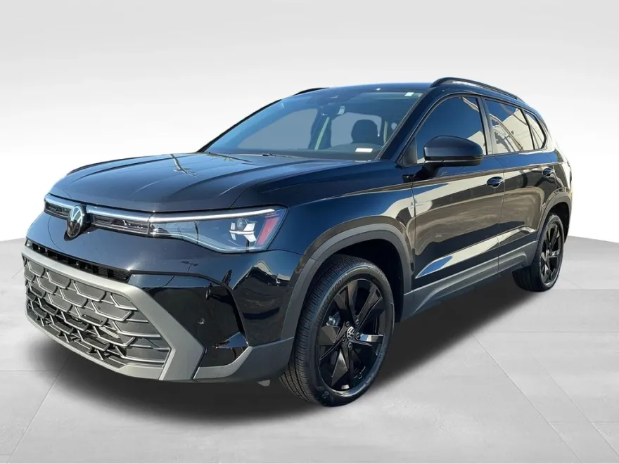 2025 Volkswagen Taos SE photo 1