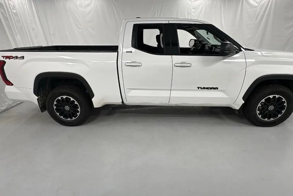 2023 Toyota Tundra SR5 photo 1
