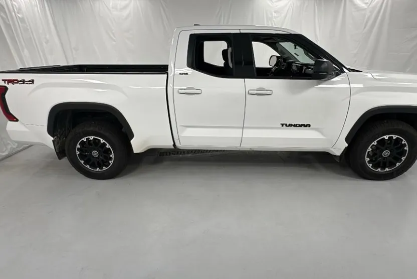 2023 Toyota Tundra SR5 photo 1