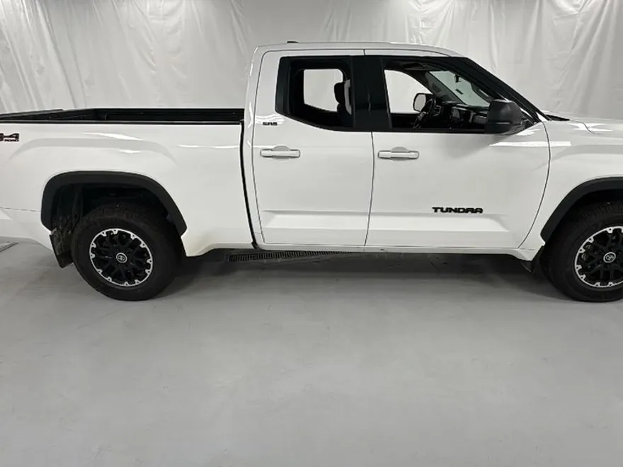 2023 Toyota Tundra SR5 photo 1
