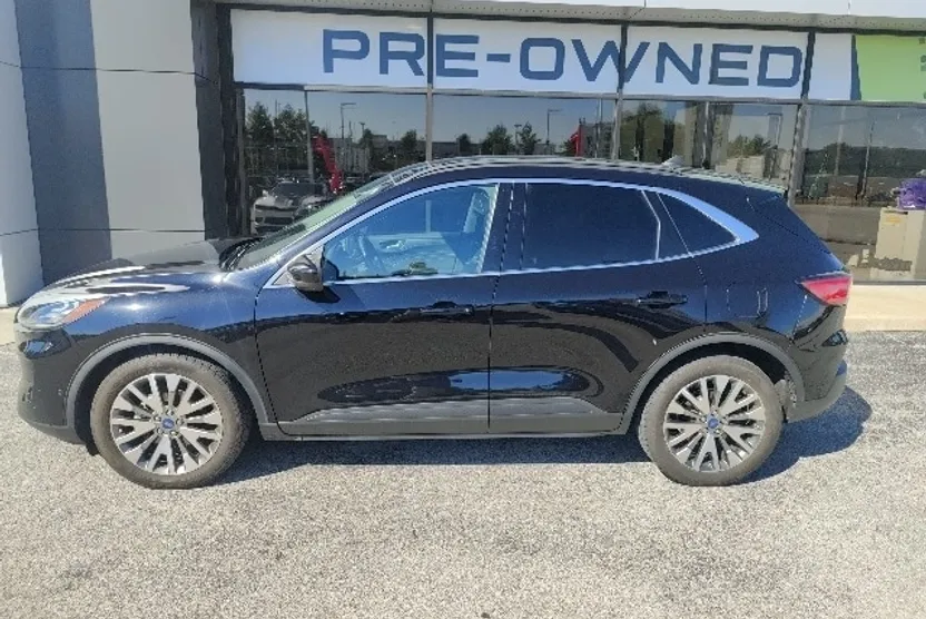 2021 Ford Escape Titanium Hybrid photo 1