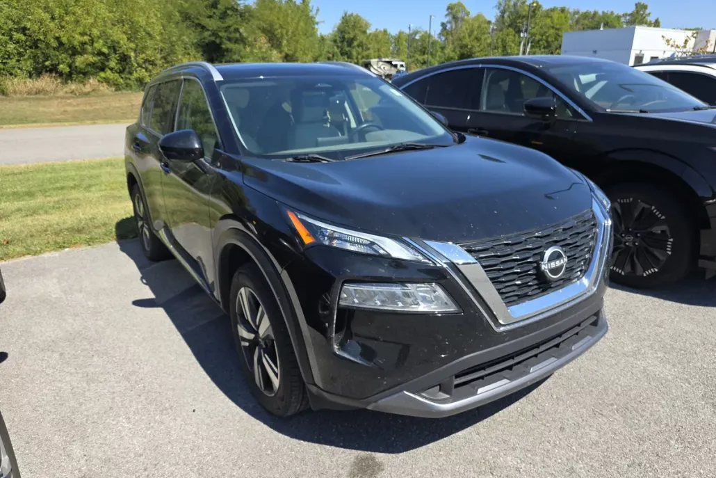 2023 Nissan Rogue SL photo 1