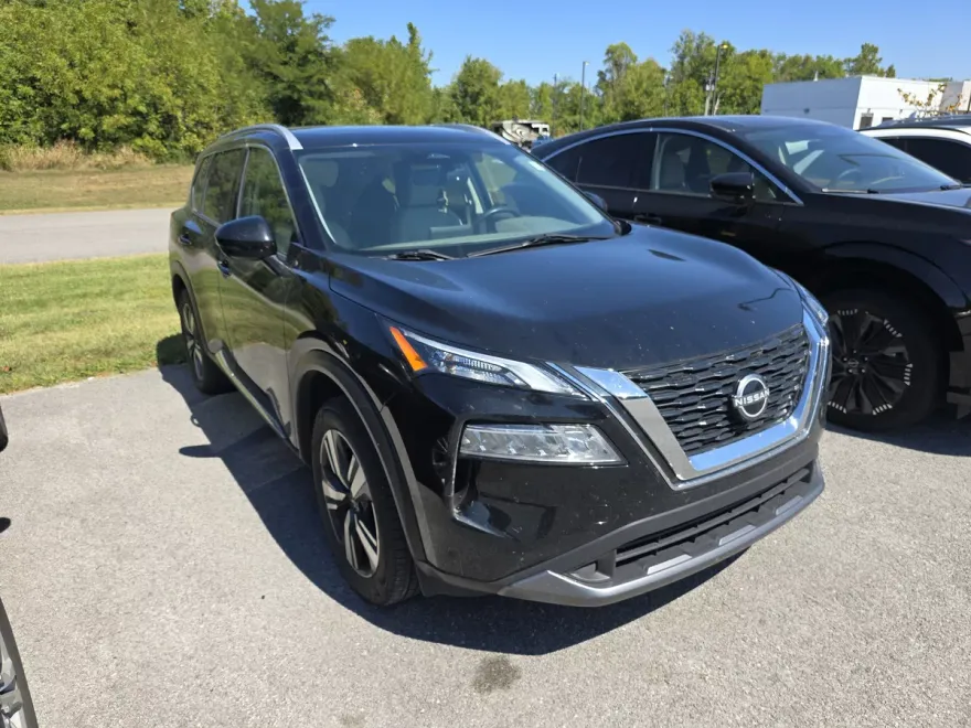 2023 Nissan Rogue SL photo 1