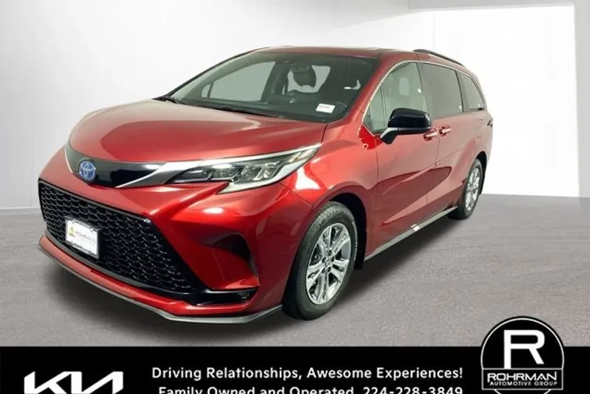 2023 Toyota Sienna XSE photo 1