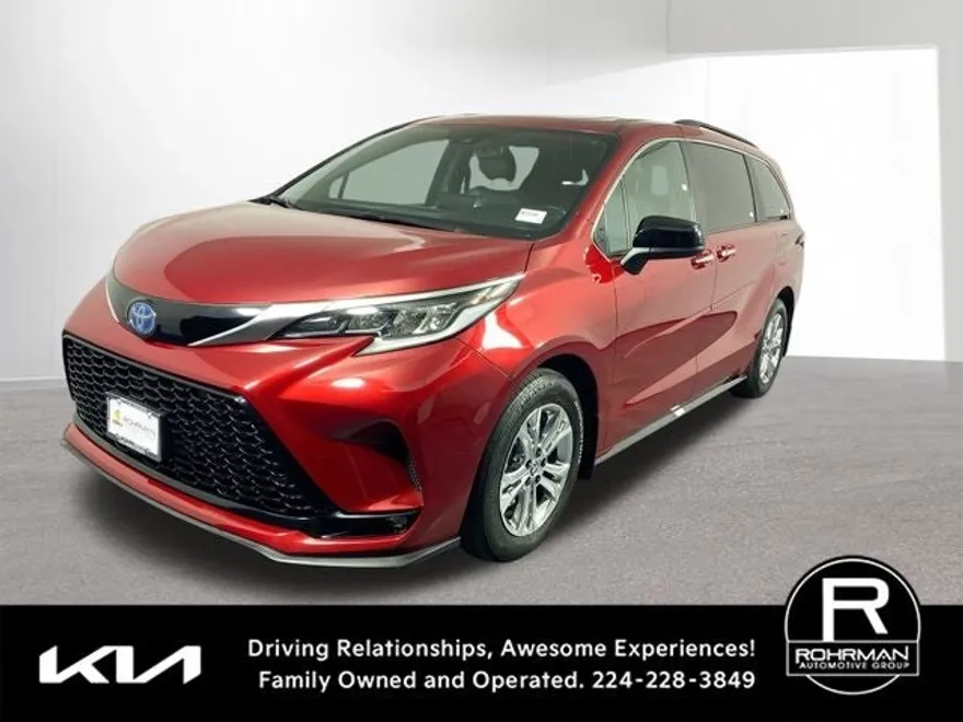 2023 Toyota Sienna XSE photo 1
