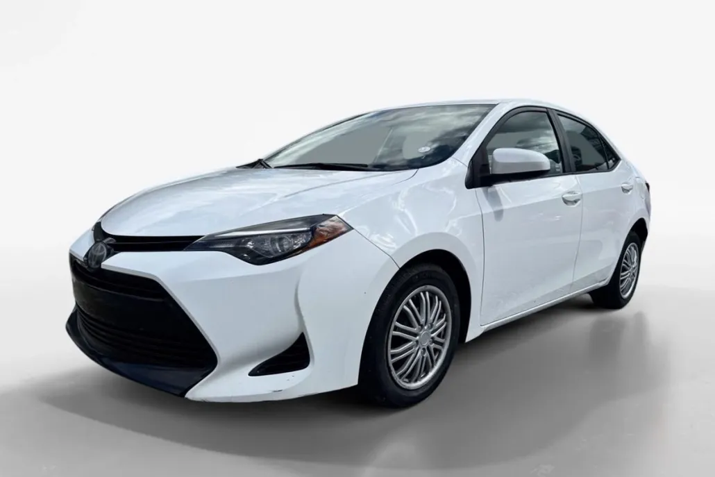 2017 Toyota Corolla LE photo 1