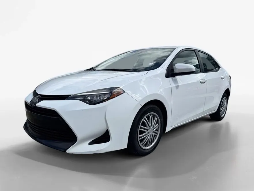 2017 Toyota Corolla LE photo 1