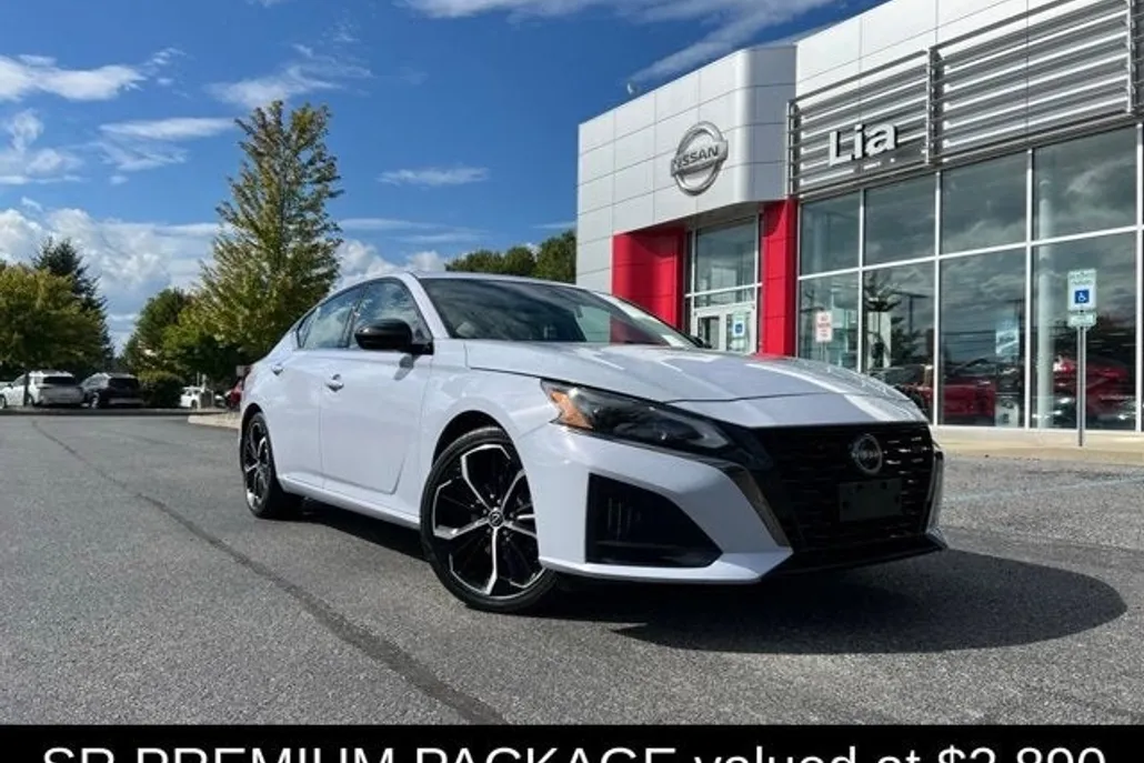 2023 Nissan Altima 2.5 SR photo 1