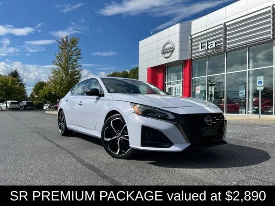 2023 Nissan Altima 2.5 SR photo 1