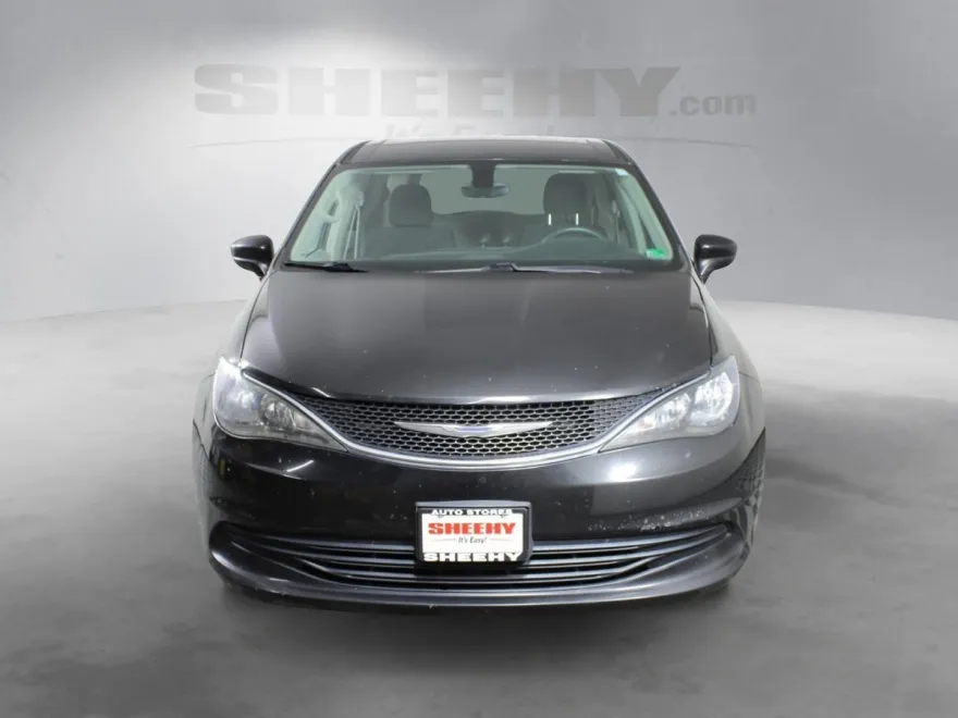 2017 Chrysler Pacifica Touring photo 1