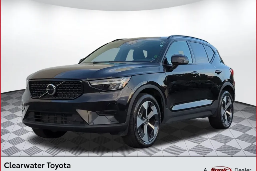 2024 Volvo XC40 Core photo 1