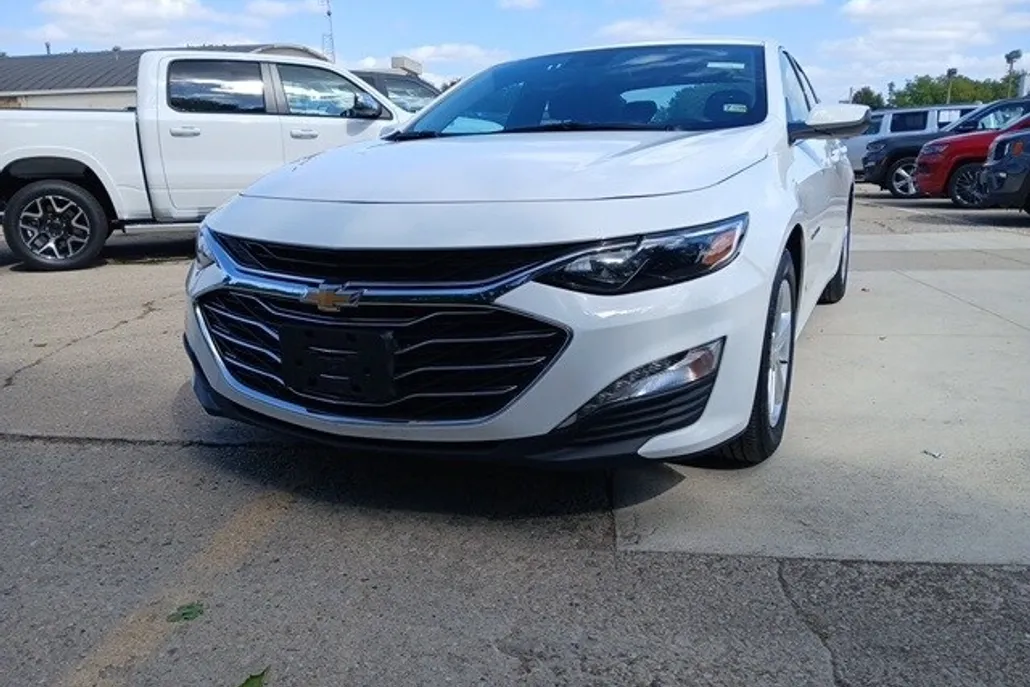 2024 Chevrolet Malibu 1LT photo 1