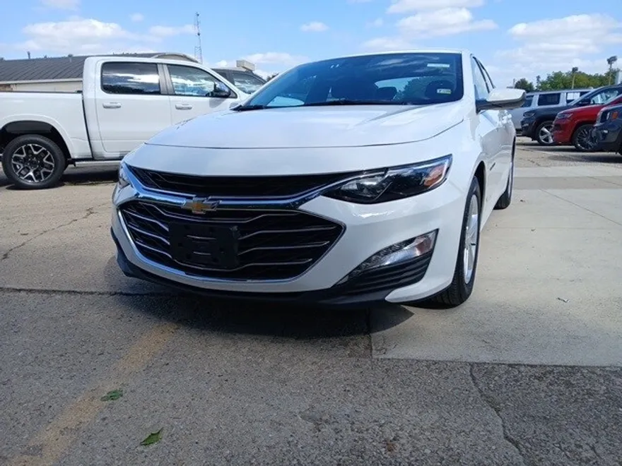 2024 Chevrolet Malibu 1LT photo 1