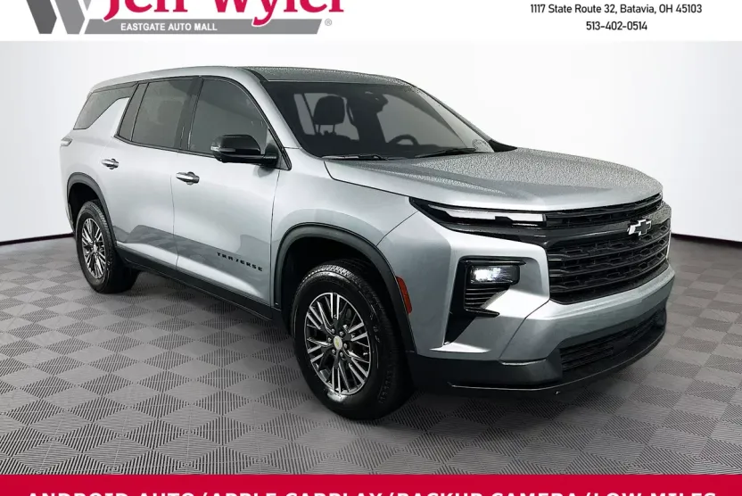 2024 Chevrolet Traverse LS photo 1
