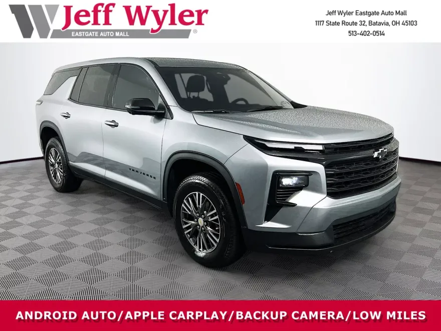 2024 Chevrolet Traverse LS photo 1
