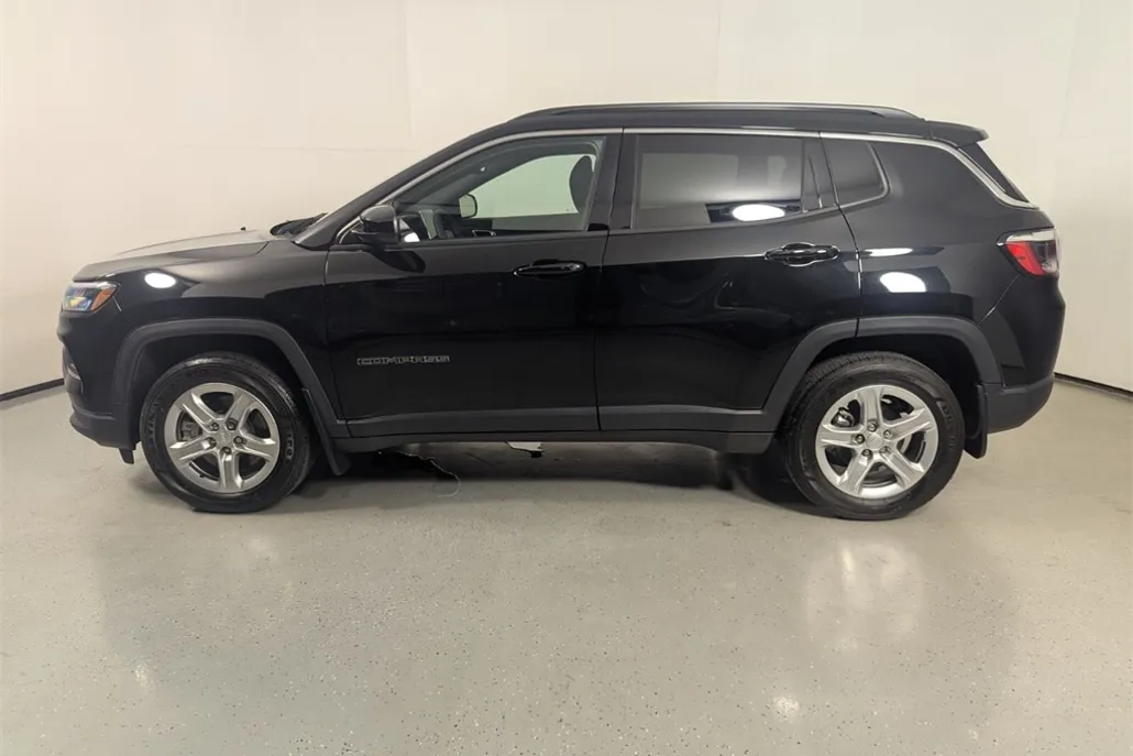2023 Jeep Compass Latitude photo 1