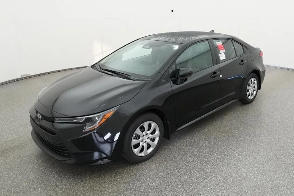 2025 Toyota Corolla LE photo 1