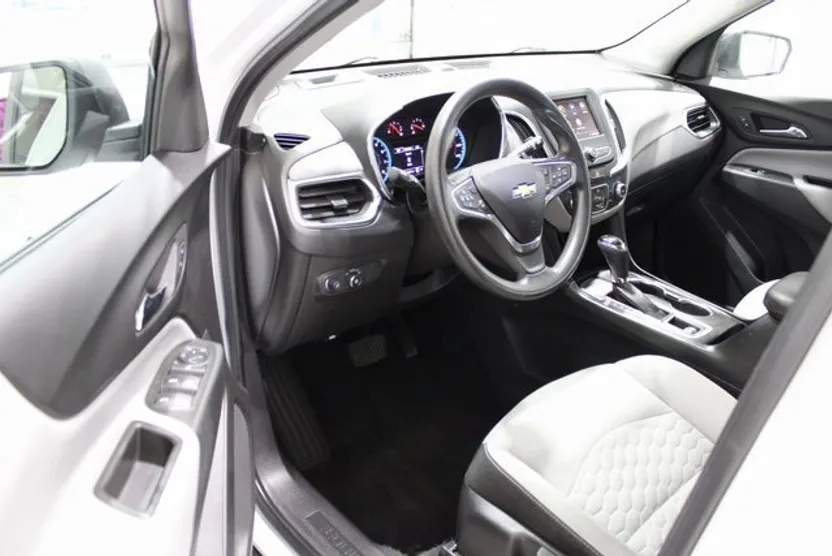 2020 Chevrolet Equinox LS photo 1