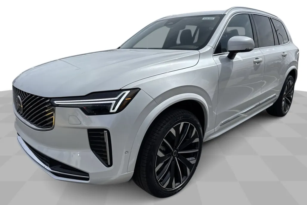 2025 Volvo XC90 B5 Plus photo 1