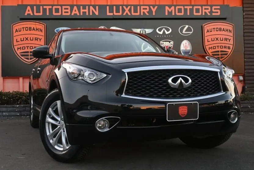 2017 Infiniti QX70 photo 1