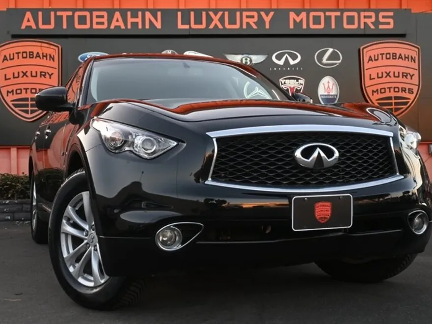 2017 Infiniti QX70 photo 1