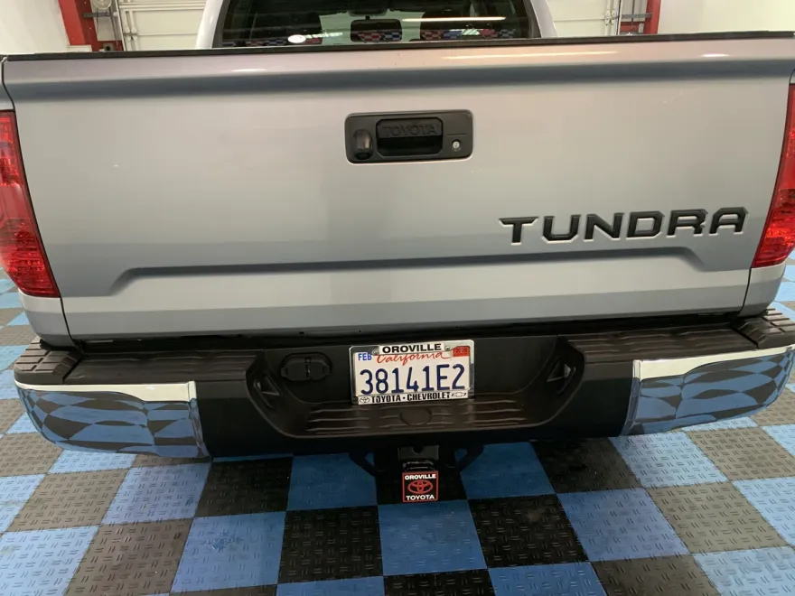 2017 Toyota Tundra SR5 photo 1