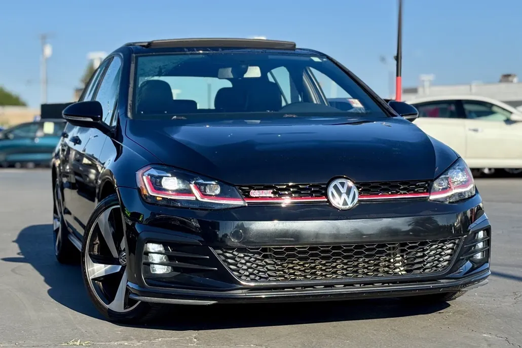 2019 Volkswagen Golf GTI SE photo 1