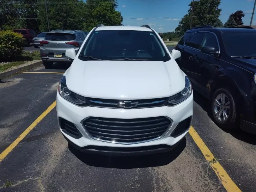 2022 Chevrolet Trax LT photo 1