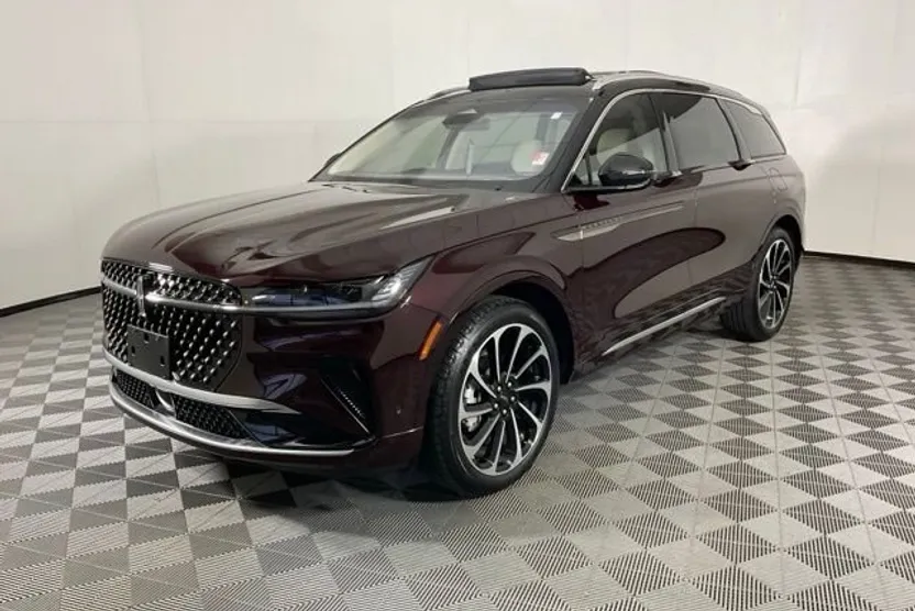 2024 Lincoln Nautilus Black Label photo 1