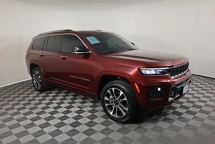 2022 Jeep Grand Cherokee Overland photo 1