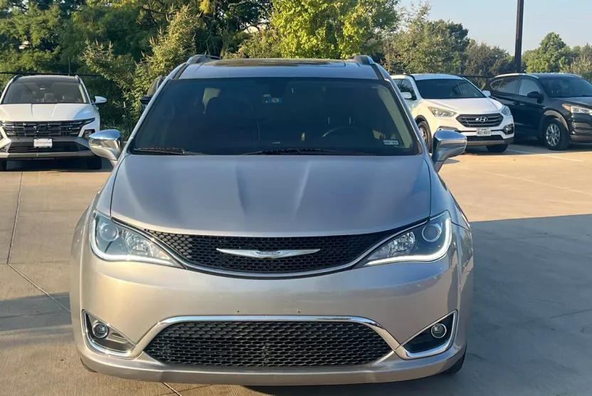 2018 Chrysler Pacifica Limited photo 1