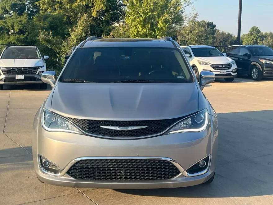 2018 Chrysler Pacifica Limited photo 1