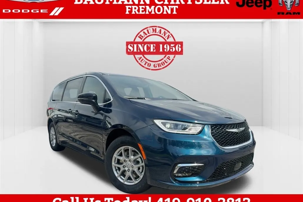 2025 Chrysler Pacifica photo 1