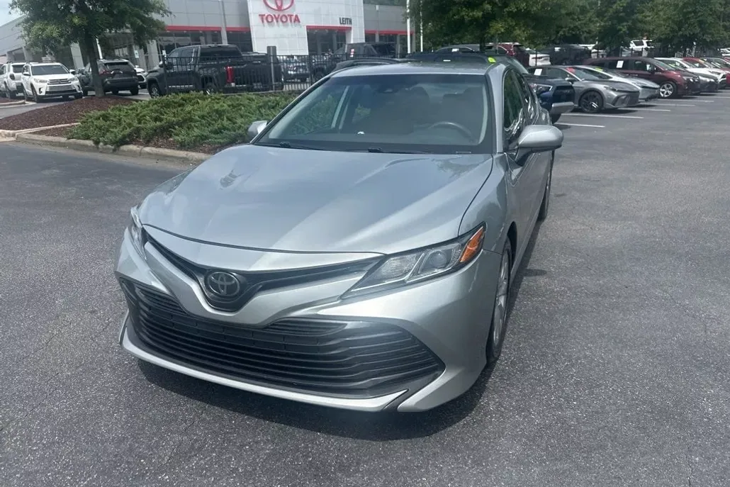 2019 Toyota Camry LE photo 1