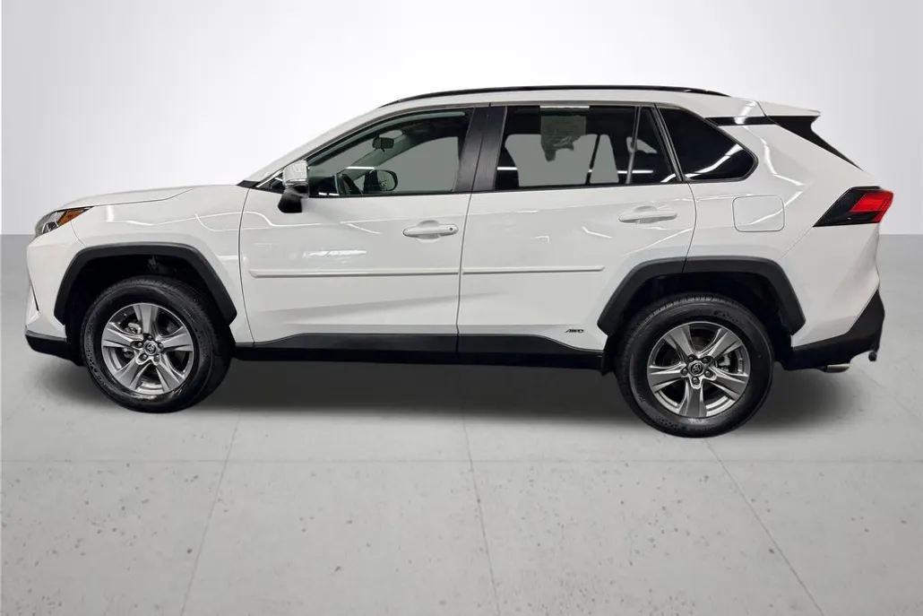 2023 Toyota RAV4 Hybrid LE photo 1