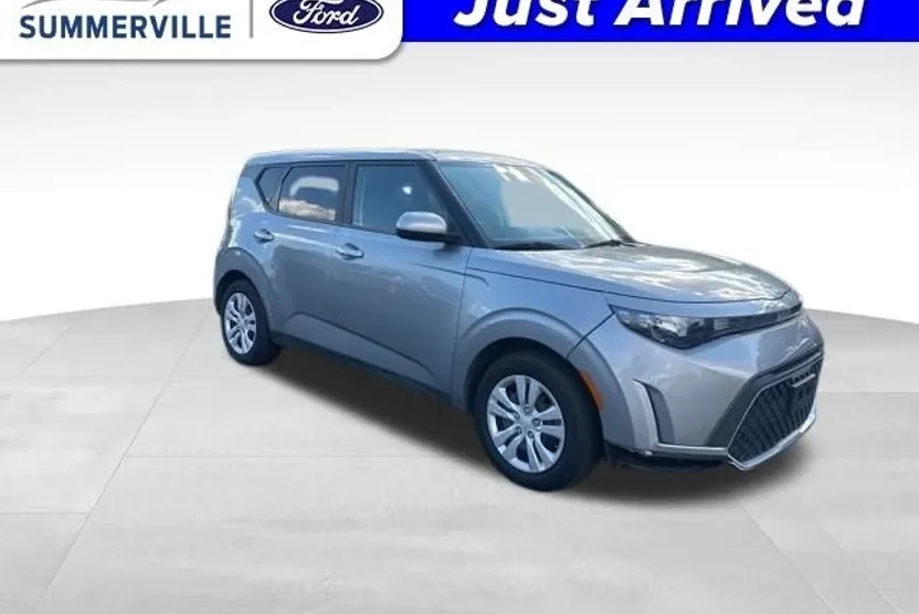 2023 Kia Soul LX photo 1
