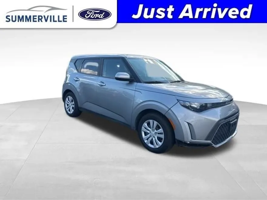 2023 Kia Soul LX photo 1