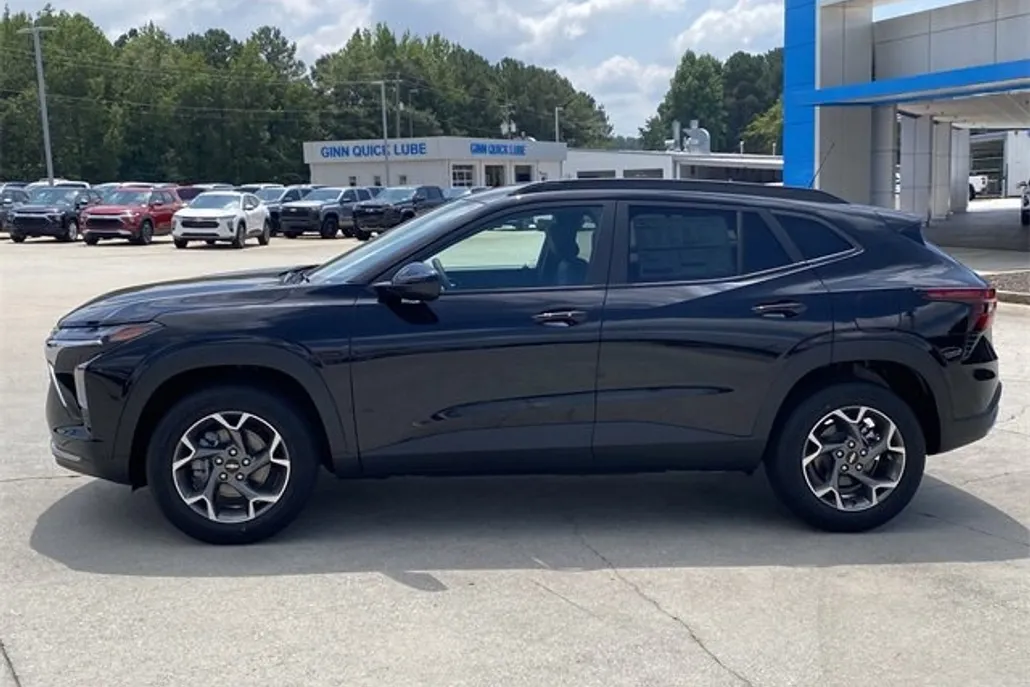 2025 Chevrolet Trax photo 1