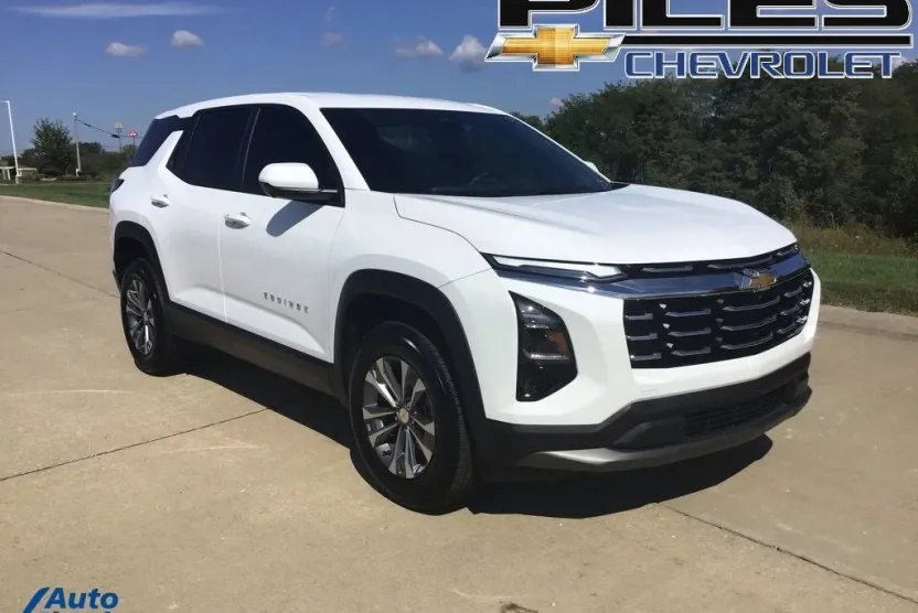 2025 Chevrolet Equinox LT photo 1