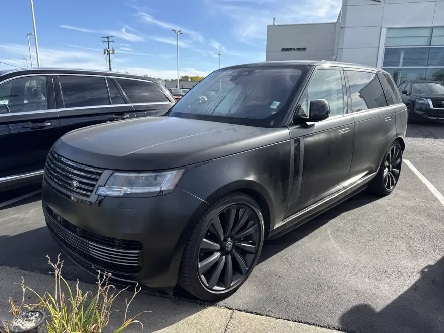 2023 Land Rover Range Rover SV photo 1