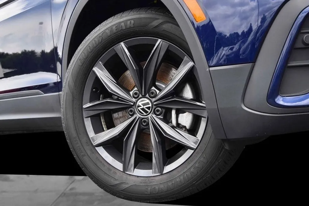 2024 Volkswagen Tiguan SE Wolfsburg Edition photo 1