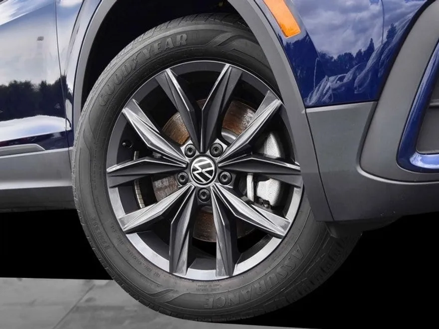 2024 Volkswagen Tiguan SE Wolfsburg Edition photo 1