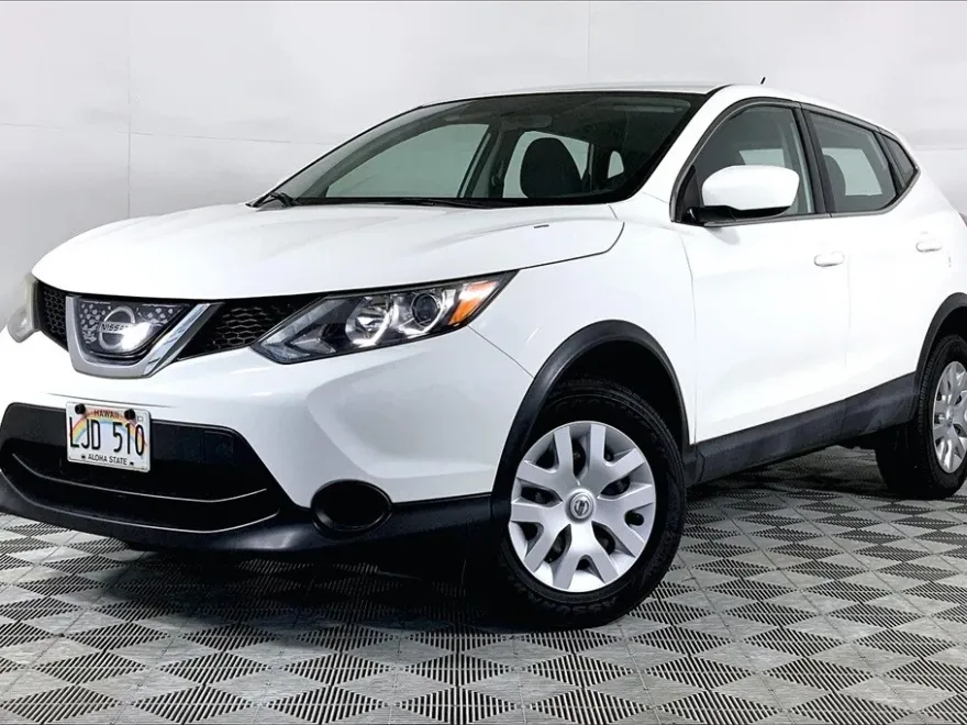 2018 Nissan Rogue Sport S photo 1