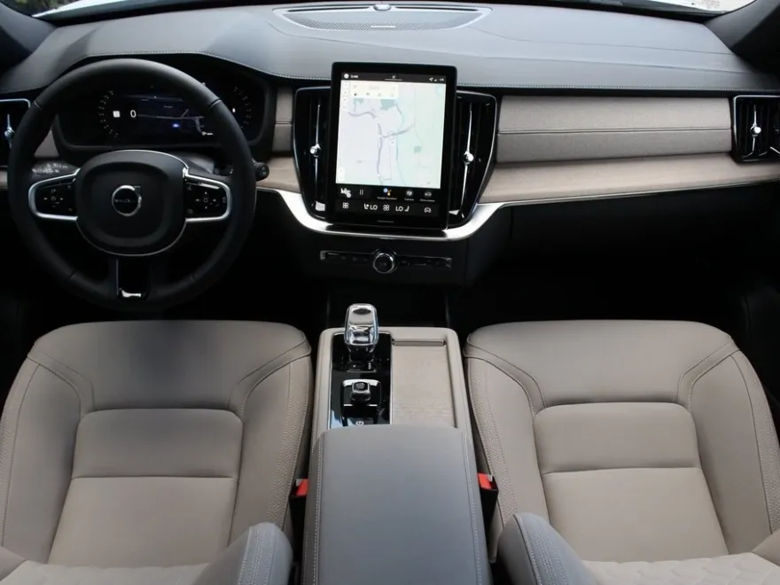 2026 Volvo XC90 Plus photo 1