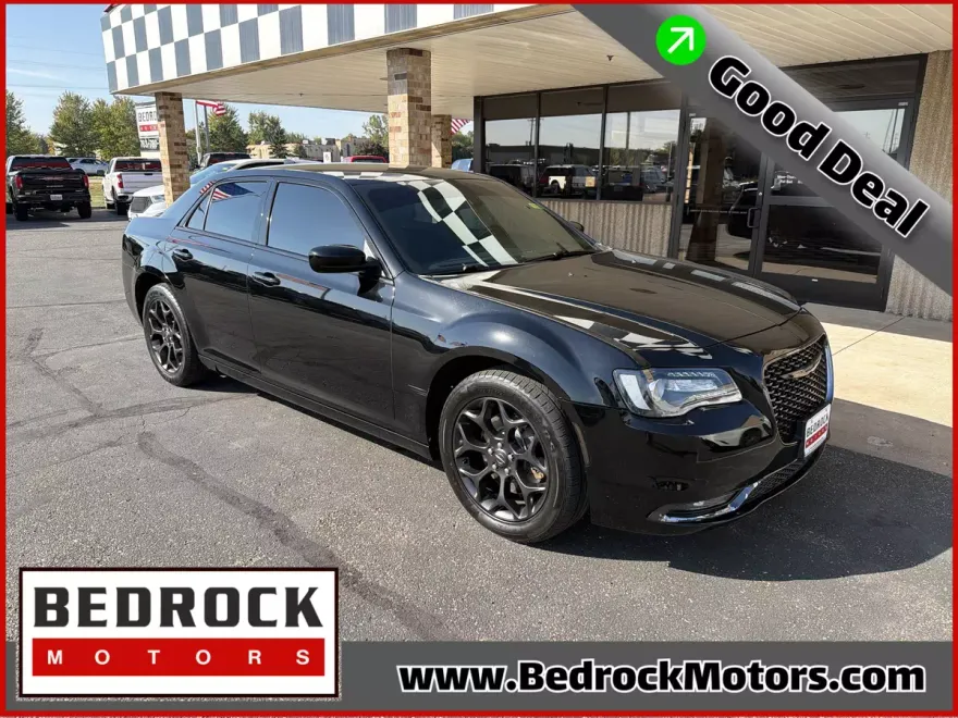 2019 Chrysler 300 S photo 1