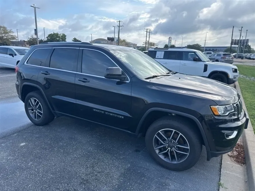 2019 Jeep Grand Cherokee Laredo E photo 1