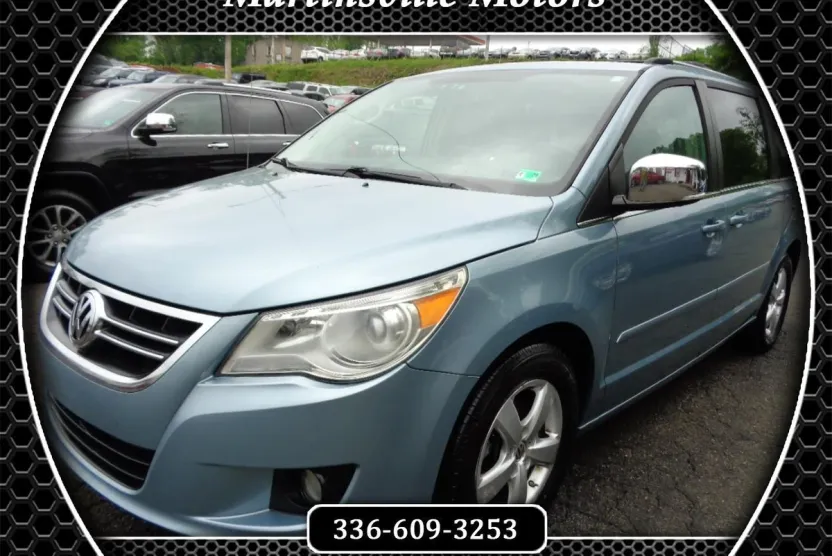 2009 Volkswagen Routan SEL Premium photo 1