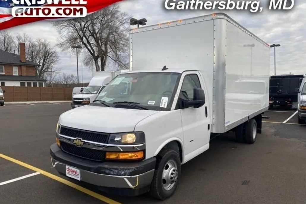 2023 Chevrolet Express 3500 Work Van Cutaway photo 1