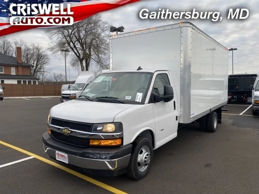 2023 Chevrolet Express 3500 Work Van Cutaway photo 1